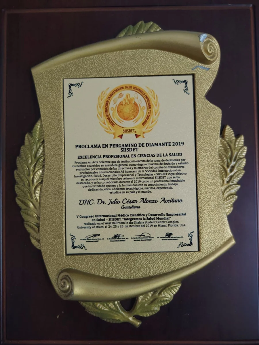 Proclama Pergamino de Diamante 2019 otorgada al Dr. Julio César Alonzo Aceituno por SIISDET